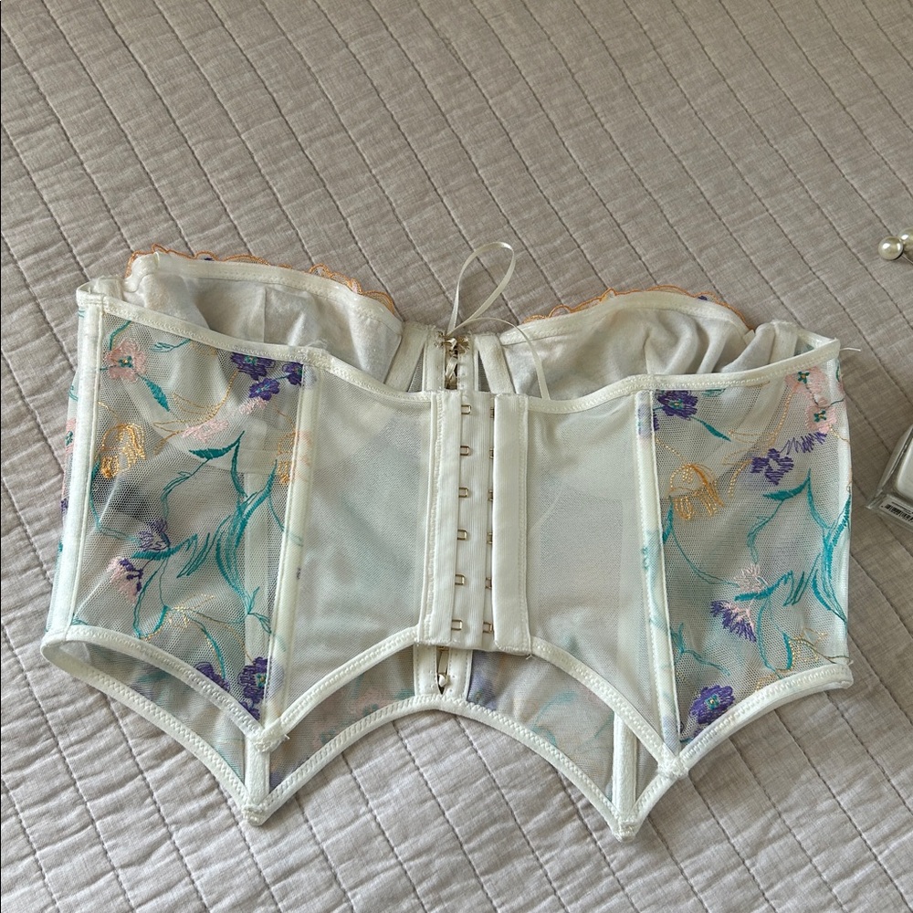 Urban outfitters Flora Embroidered Bustier corset In White Multi M - Picture 6 of 15